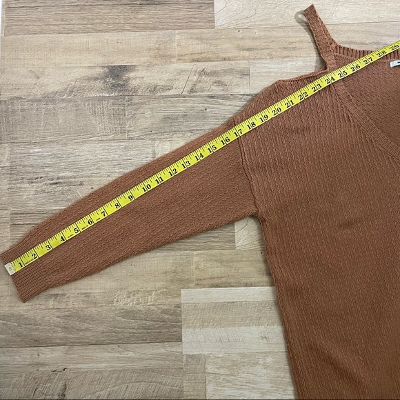 Urban Outfitters | Kimchi Blue Dusty Rose Cold-shoulder Knit - Picture 11 of 12